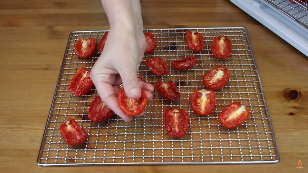 Вяленые томаты. Скриншот Youtube