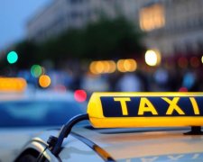 Напідпитку: в новорічну ніч чоловік об'їздив пів-Європи на таксі