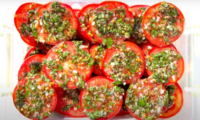Рецепт сочных помидоров, маринованных по-итальянски: стоит только настояться и будут еще вкуснее