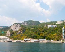 Оккупанты в Крыму дошли до предела: нещадно распродают все, в ход пошла даже любимая дача Брежнева