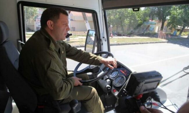 В соцмережі висміяли "диво-автобус" Захарченка  