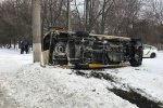 Под Запорожьем маршрутка с пассажирами слетела в кювет и перевернулась: медики не успевают