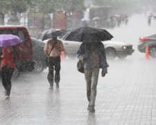 І знову дощ: українцям порекомендували готувати парасольки