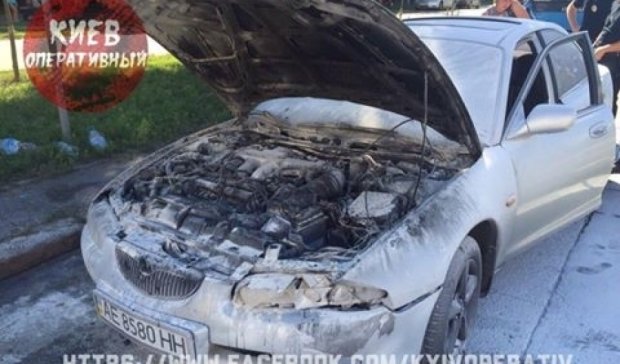 Відсвяткували покупку: п'яний водій спалив нову Mazda в Києві (ФОТО)