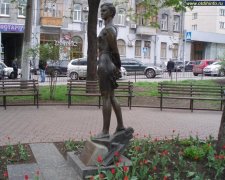 В Киеве сперли памятник партизанке