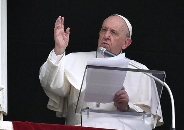 Папу Римского госпитализировали с серьезной болезнью: предстоит операция