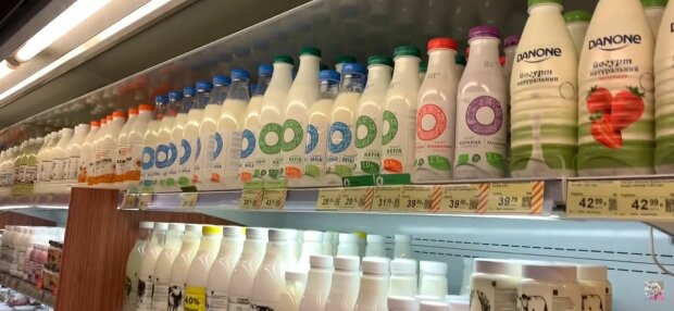 Українка купила молоко в супермаркеті і мало не посивіла: "Шурупи!"
