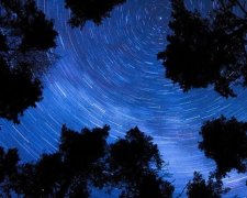 Різнобарвне нічне небо над Фінляндією (фото)