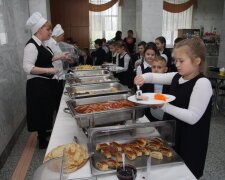 У школах Києва з'явився "шведський стіл", батьки оцінили ноу-хау: "Не все так гладко"