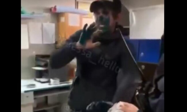 Інцидент в ТЦ "Афіни", скріншот: YouTube