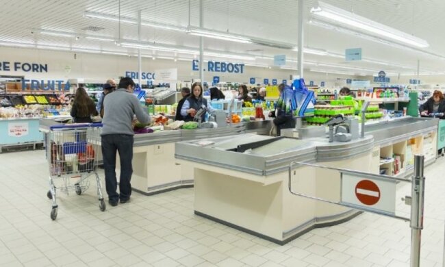 В європейських магазинах для бідних продукти продають з 90% знижками 
