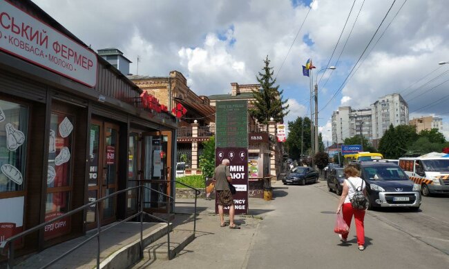 В Днепре извращенца примотали к столбу скотчем - показывал девочкам то, что в штанах