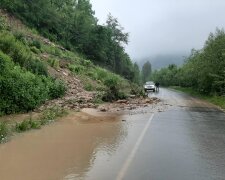 Большая вода отрезала Франковщину от всей Украины - дороги и мосты разрушены, выхода нет