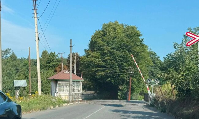 Залізничний переїзд у Брюховичах