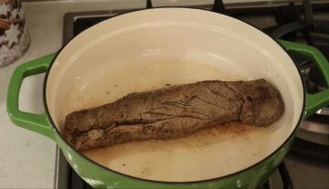 Свиняча вирізка з овочами: фото скрін Ютуб