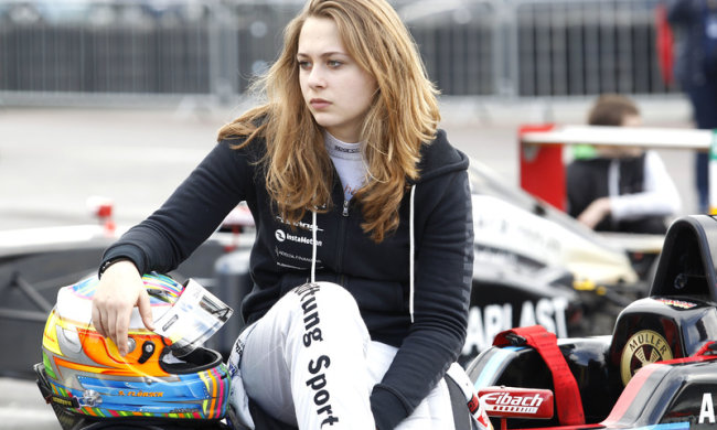 Юная гонщица Формулы-3 попала в моторошную аварию: видео