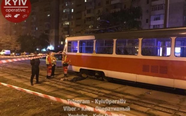Трамвай задавил киевлянку с ребенком