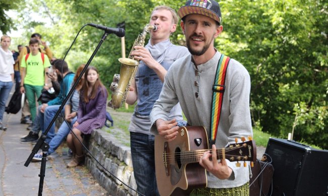 Во Львове ввели вето на искусство: уличных музыкантов будут наказывать