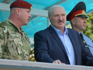 Лукашенко разом з міністром внутрішніх справ Караєвим, фото: https://www.currenttime.tv