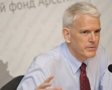 Вашингтон мало допоміг Україні у війні - екс-посол США