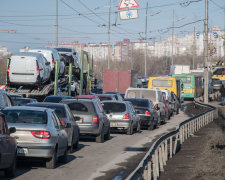 Серьезная авария заставила пол-Киева стоять в пробке