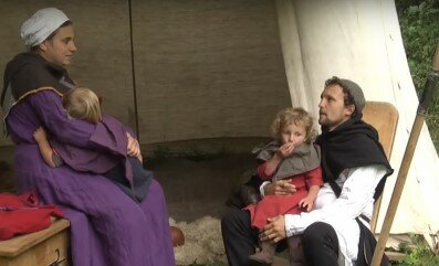 Семья из Львова променяла квартиру на палатку, путешествуют с детьми по Украине: "Привет из Средневековья"