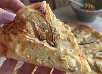 Сирна піца з грушею та брі: фото скрін рецепту