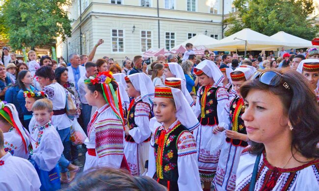 У Львові затримали знахабнілу щипачку, орудувала "під шумок" Дня Незалежності: терміново перевірте кишені