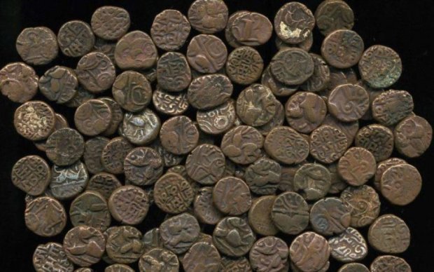 Невизнаний скарб: старовинні монети прийняли за металобрухт