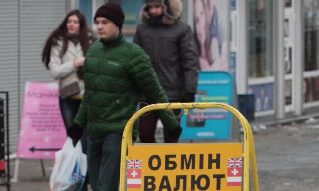 Курс валют на 23 декабря: гривна пощекочет нервы доллару и евро