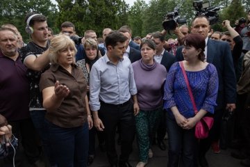 Зеленський зустрівся з українцями, які пережили жахливу трагедію: питання вирішено блискавично