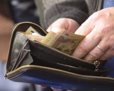 Курс валют 27 марта: гривна снова плетется в хвосте