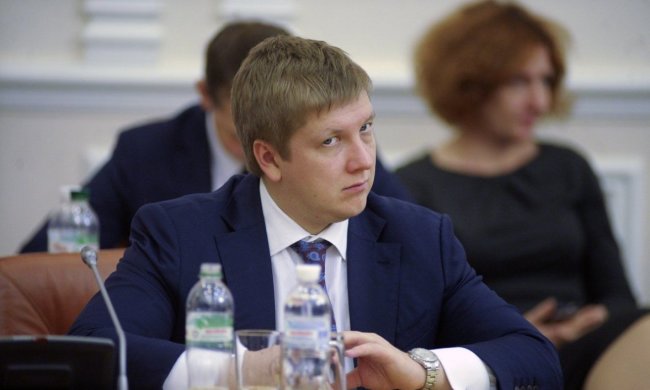 Коболєв спустив середню зарплату українців на алкоголь та розваги: за пляшку цього шампанського можна жити місяць