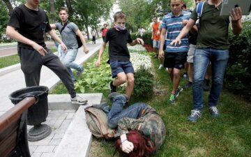 Російські школярі по-звірячому познущалися над ровесницею: відео