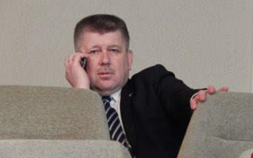 Глава адміністрації побив депутата