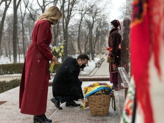 Володимир та Олена Зеленські вшанували Кобзаря, instagram.com/op_ukraine