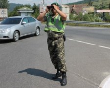 Рабочие будни милицейского спецпоста на Закарпатье (фото)