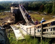 Ситуацію в Станиці Луганській поставили на паузу: на місці працюють сапери, бойовики затихли