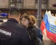 Це Росія: москвичів затримали за публічне читання конституції