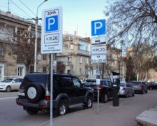 Порошенко подписал закон о парковке: что изменится для украинцев