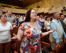 Знущання, побої та грабіж: вся правда про популярну секту Володимира Мунтяна