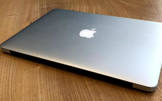 Секретний MacBook від Apple засвітився в мережі