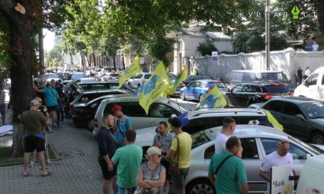 Віддадуть безкоштовно: кому держава "даруватиме" євробляхи
