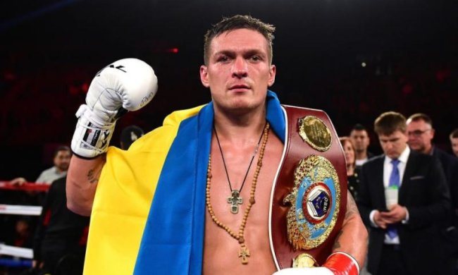 Показали унікальні перчатки Усика на бій з Бріедісом
