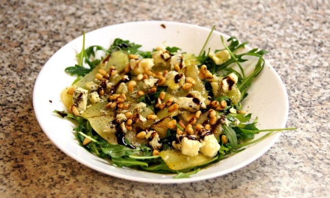 Рецепт ситного салату з телятини з кускусом і кедровими горішками
