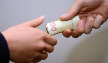 Доцент кафедри кримінального права сів на 3,5 роки за хабар