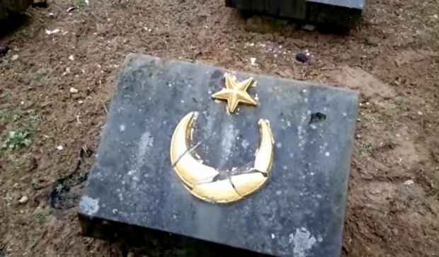 В оккупированном Севастополе вандалы разбили мемориал турецким воинам (видео)