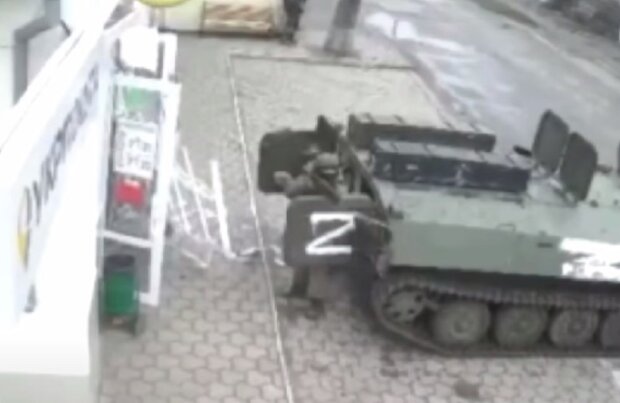 Окупанти обкрадають українські магазини та музеї. Фото: скриншот з відео