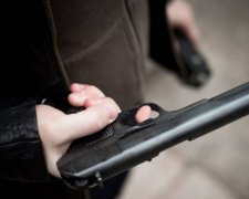 Тяга до чистоти: вигул собаки ледь не коштував життя мешканцю Маріуполя 