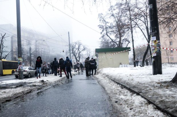 В центре Киева зарезали мужчину: фото 18+